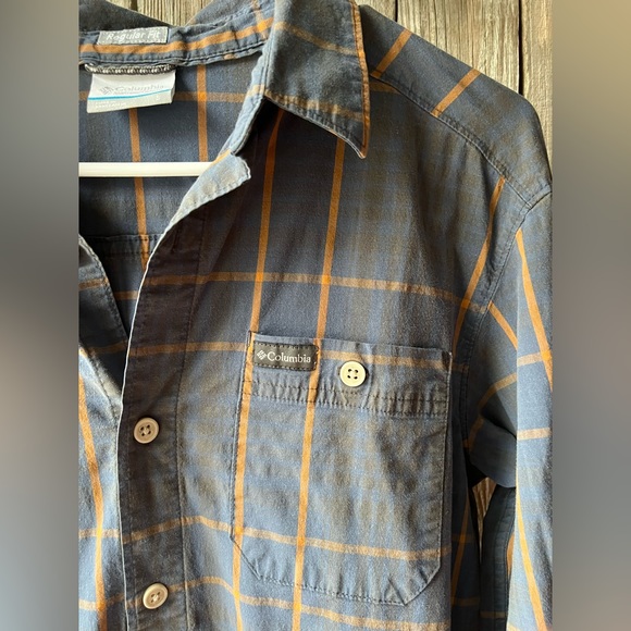 Columbia Men’s Button Down Small - Picture 3 of 4